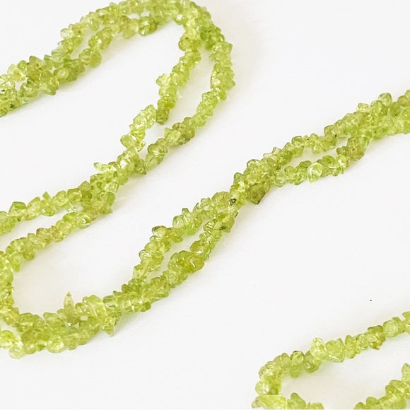 Peridot natural stone green chip long necklace 36” - Picture 4 of 6